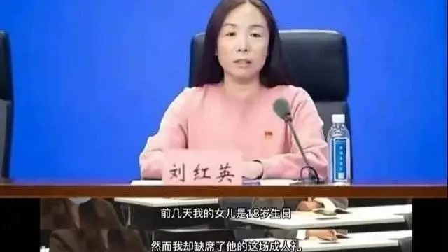 » 3. 郑州社区书记发布会上称“因防疫错过女儿成人礼”并哽咽，网友热议昨日，郑州一场疫情防控发布会上，社区书记刘红英动情讲述：“前几天是我女儿18岁生日，然而我却缺席了她的这场成人礼，当时她给我发来一段和猫咪的视频，告诉我她很好，让我多爱自己一点，我把这个视频发到了朋友圈，当时我们很多志愿者在我的朋友圈里，他们立刻截图在居民群里广泛转发，还为我的女儿送来了各种各样的祝福