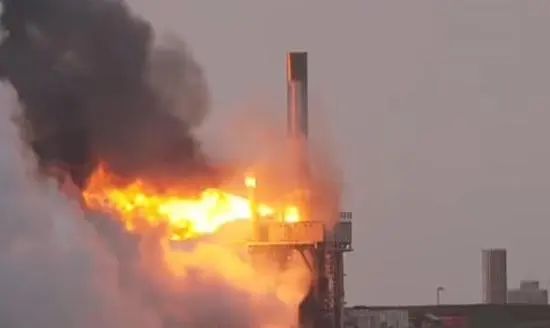 » 7. 德国公司在英国测试火箭失败 发生大爆炸8月19日，英国设得兰群岛一新建太空港日前进行火箭发射测试，遭遇失败