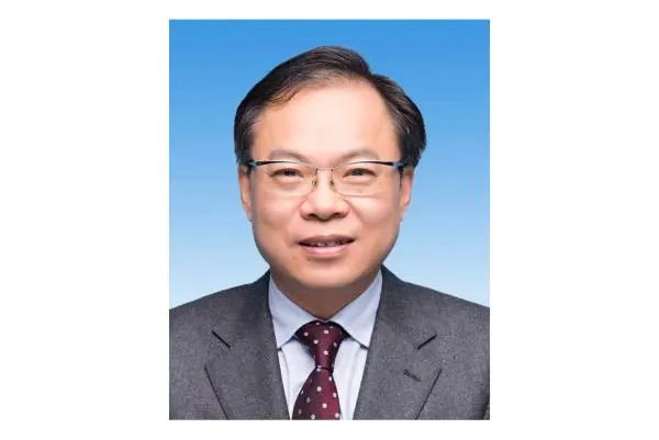 7. 重庆副市长陈金山任上海市委常委中央批准：陈金山同志（重庆市副市长、党组成员）任上海市委委员、常委