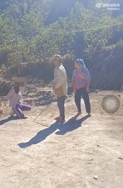 » 13. 云南普洱一女子跪地被11男1女轮流棍击 警方回应11月26日，1名女子被12人轮流棍击的视频在社交媒体传播，引发网友关注