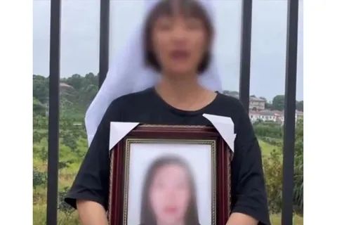 » 11. 湖南慈利一女子遭传唤后死亡 家属质疑具体死因近日，湖南省张家界市慈利县56岁女性赵某香在被当地警方传唤至派出所接受调查后死亡