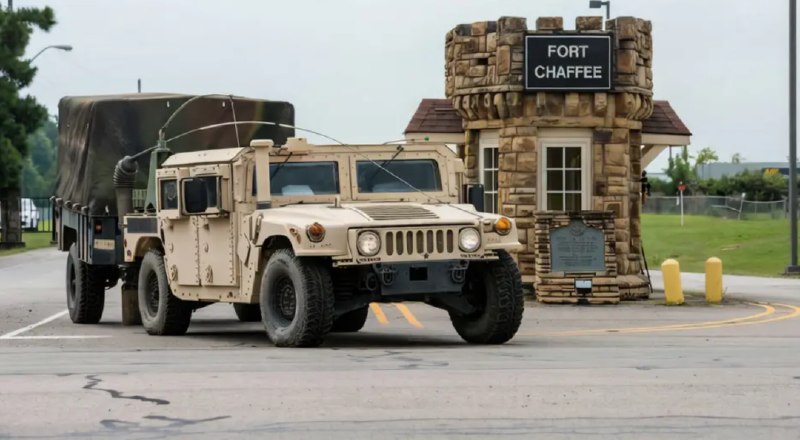 » 8、美军第142野战炮兵旅被调往中东阿肯色州当地电视台“4029TV”报道，阿肯色州国民警卫队100多名成员4月6日在本顿维尔市举行出征仪式，随后将被部署至中东地区