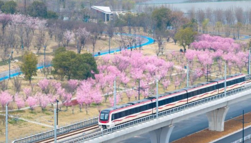 » 4、中国首条跨省共建共管市域铁路开通宁马市域(郊)铁路22日10时正式开通初期运营，江苏省南京市与安徽省马鞍山市中心城区实现30分钟直达