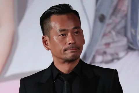 5. 澳门赌业大鳄洗米华9月受审 涉不正当利益约43亿港元周焯华遭检察院控诉创立不法经营赌博集团、诈骗、在许可地方内不法进行赌博等近290项罪名，控方证人超过90人