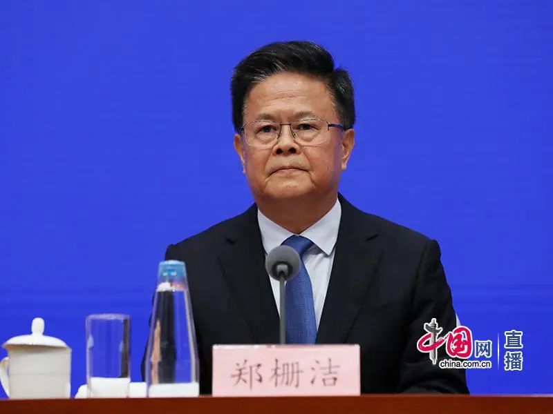 » 1. 发改委主任：提醒罚没收入增长异常的地方，必要时督查国家发展改革委主任郑栅洁介绍，将进一步规范行政执法单位涉企行政执法行为，更多采取包容审慎监管和柔性执法方式，不能违规异地执法和趋利执法，不能乱罚款、乱检查、乱查封