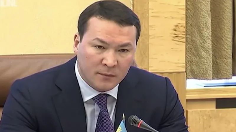 6. 纳扎尔巴耶夫侄子被逮捕据俄罗斯卫星通讯社14日消息，哈萨克斯坦国家反腐败局新闻处13日发布通告，该国前总统努尔苏丹·纳扎尔巴耶夫的侄子萨马特·阿比什因涉嫌侵占当地最大的电信运营商——哈萨克斯坦电信股份公司（Kazakhtelecom JSC）的资金，目前已被逮捕