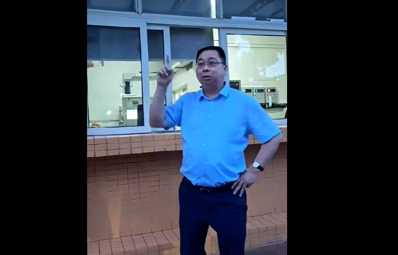 » 4. 被保安拦在门外的姚振华，又有大动作：免去一名副总经理还有两天就要召开临时股东大会审议罢免四名董事的议案，但中炬高新的内斗剧情仍在继续