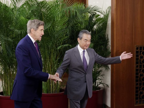 » 10. 王毅会见美国总统气候问题特使克里