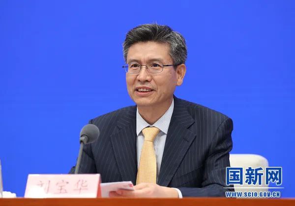 12. 裸退10年的武汉原常务副市长袁善腊被查  曾被兰世立举报今年68岁的袁善腊，曾执掌武汉市东湖新技术开发区十多年，2000年开始担任武汉副市长，2005年晋升武汉市委常委、市政府常务副市长