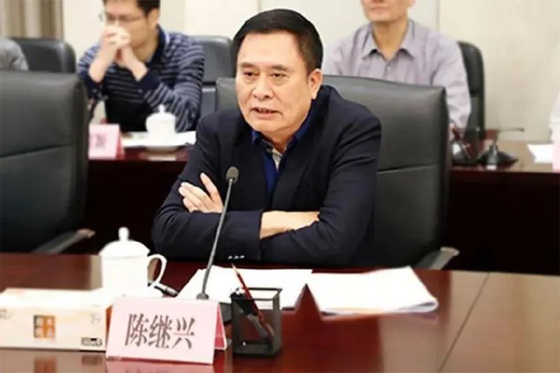 » 6、光大原董事长唐双宁被开除党籍：利用职权大肆宣传个人书法等作品，大搞“雅腐”中央纪委国家监委网站1月6日消息，中国光大集团原党委书记、董事长唐双宁严重违纪违法被开除党籍；唐双宁丧失党性原则，背弃职责使命，……，利用职权大肆宣传个人书法等作品，私自携带有严重政治问题的书刊入境并阅看，对抗组织审查；无视中央八项规定精神，以考察名义变相用公款出国旅游，违规批准购置楼堂馆所、占用单位住房；……廉洁底线失守，纵容、默许他人利用本人职权谋取私利，违规收受名人字画、纪念币等礼品和礼金；贪图享乐，接受“管家式”服务；既想当官又想出名，将党和人民赋予的公权力异化为谋求名利的工具，大搞“雅腐”……» 陈继兴、徐文荣，同日开除党籍广东省人大常委会原党组成员、副主任陈继兴严重违纪违法被开除党籍；中国石油天然气集团原党组副书记、副总经理徐文荣严重违纪违法被开除党籍