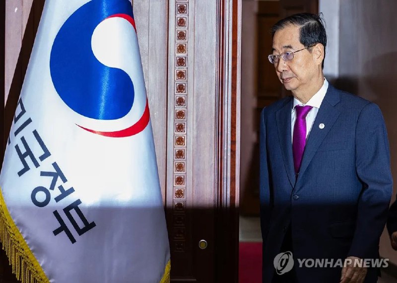 » 13. 韩国国会通过弹劾总理议案，系韩国宪政史上首次由在野党控制的韩国国会21日通过关于弹劾韩国总理韩德洙的议案