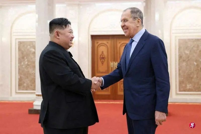 » 12. 金正恩会见拉夫罗夫 谋朝俄关系“百年大计”金正恩19日在劳动党中央委员会总部接见俄罗斯外长拉夫罗夫时说，朝俄要切实落实首脑会谈上达成的协议，构建稳定且面向未来的朝俄关系百年大计