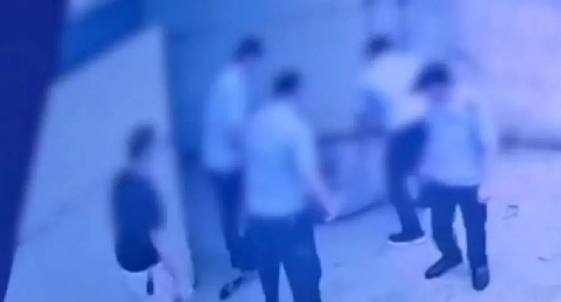 » 13、广东汕头一男子撞到前村干部的狗被殴打近日，网络视频爆料，广东汕头一名男子在骑摩托车经过村长家时，不小心撞到了村长的狗
