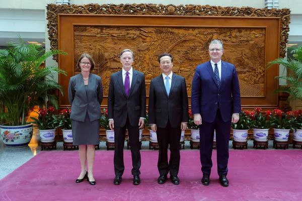» 9. 中美外交官员在北京举行会谈6月5日，美国国务院亚太事务助理国务卿康达、白宫国安会中国事务高级主任贝莎兰访华，中国外交部副部长马朝旭会见，外交部美大司司长杨涛举行会谈