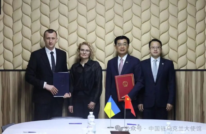 » 6、中乌签署乌克兰小麦粉输华议定书4月6日，马升琨大使会见乌克兰经济、环境和农业部副部长奥芙洽连科、食品安全与消费者保护署署长特卡丘克