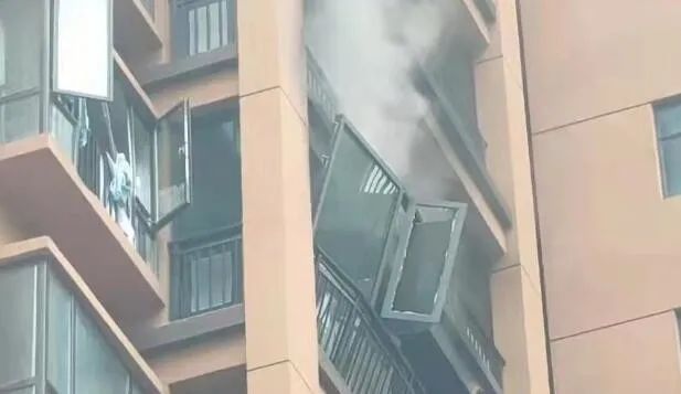 7. 云南罗平一小区发生火灾致7人死亡 涉嫌人为纵火4月7日，云南省应急管理厅发布通报，2月26日8时50分，云南省曲靖市罗平县罗雄街道欧陆风情21幢A单元801室发生火灾，10时14分火灾被扑灭