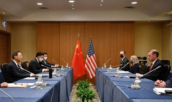 6. 杨洁篪同美国总统国家安全事务助理在罗马会晤