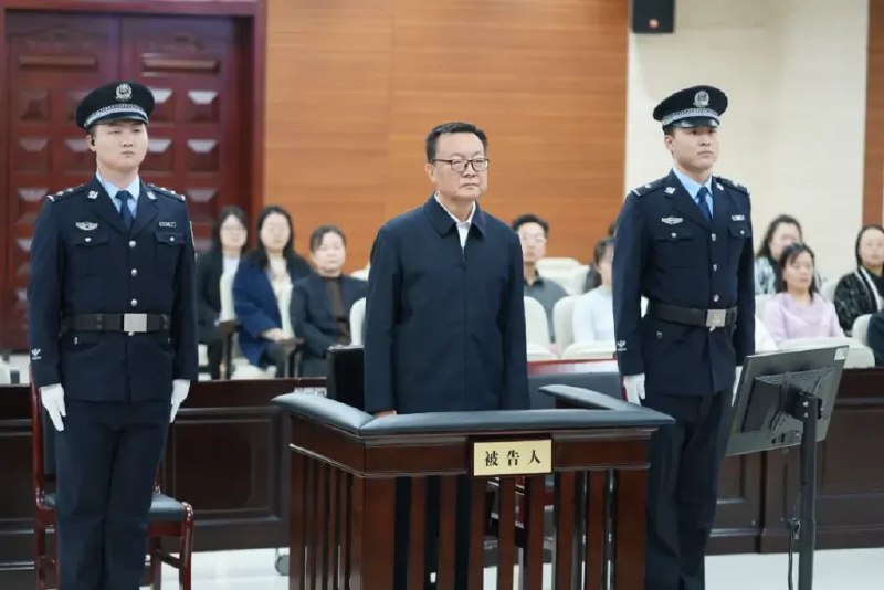 » 8、新疆原副书记李鹏新被控受贿8.22亿1月9日，陕西省宝鸡市中级人民法院一审公开开庭审理了新疆维吾尔自治区党委原副书记李鹏新受贿案
