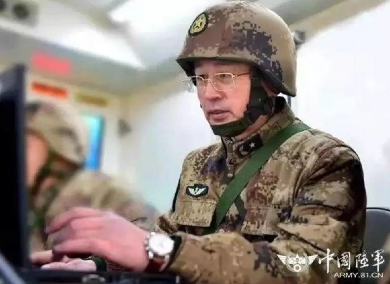 » 8. 陆军副司令员黄铭已任中部战区司令员，晋升为上将1月18日，中央军委晋升上将军衔仪式在北京八一大楼举行