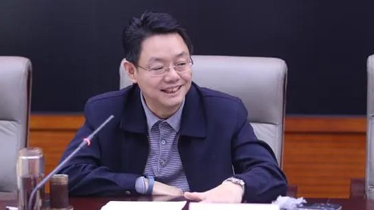 » 8、湖北省统计局副局长叶青退休，曾因推动公车改革闻名2月11日凌晨，中南财经政法大学教授、博导，湖北省统计局副局长叶青通过个人实名认证微博账号发布消息，经湖北省统计局党组研究批准，自己正式退休