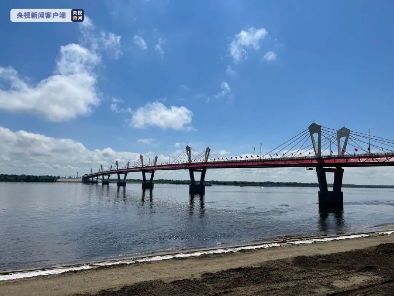 1. 中俄跨境黑龙江大桥正式通车 黑河口岸将全年通关6月10日，连接中国和俄罗斯两国边境的黑龙江大桥正式通车，与此同时，黑河公路口岸举行了开通仪式，黑龙江大桥的正式通车，以及黑河公路口岸的启用，将使我国东北地区和俄罗斯远东地区之间开辟出一条新的国际运输通道