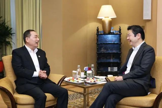 » 4. 侯友宜访新加坡，见内定接班人副总理台湾新北市长侯友宜于22日结束在新加坡四天三夜的访问
