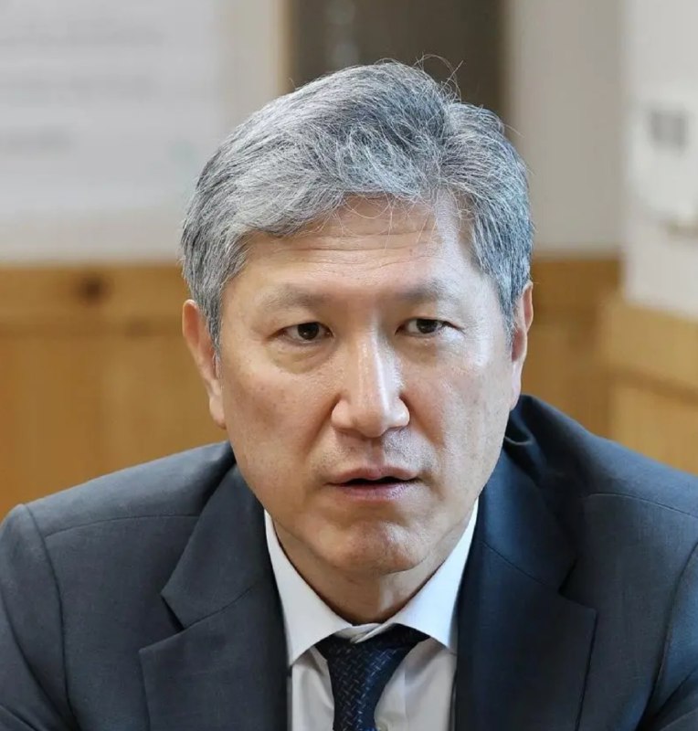 » 11、韩前总统卢泰愚之子基本确定出任驻华大使据韩联社14日报道，韩国前总统卢泰愚之子、东亚文化中心理事长卢载宪已基本确定出任韩国驻华大使