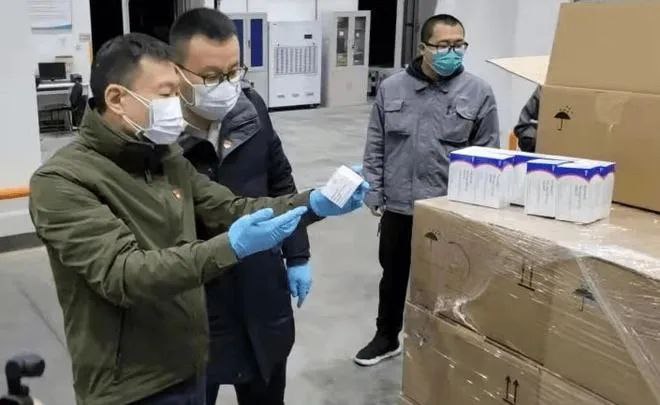3. 八省市已用上辉瑞新冠口服药，患者病毒载量明显下降“我们对20余例普通型和轻型患者用该药物进行了治疗，5天疗程结束后，患者病毒载量明显下降，出院时间可缩短至5-7天