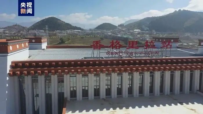 » 5. 滇藏铁路开通  香格里拉到昆明记者从中国国家铁路集团有限公司获悉，丽江至香格里拉铁路将于11月26日建成通车，两地间最快1小时18分可达，昆明经大理、丽江可直达香格里拉