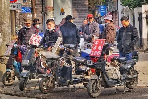 » 5、年度监测报告：农民工回流、远离工厂，制造业全面“用工荒”迫近？日前，国家统计局发布《2022年农民工监测报告》