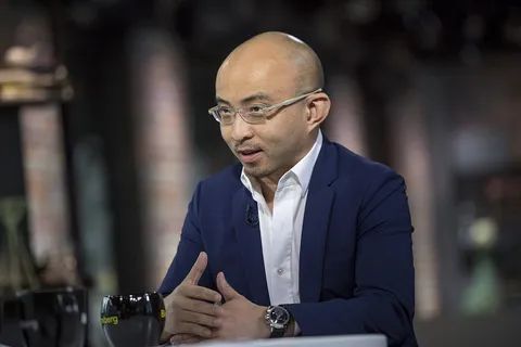 » 8. 配合调查一年 华兴终于公告包凡辞职被带走配合调查近一年的华兴资本控股创始人、原董事长包凡正式公告辞职