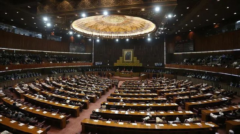 10. 巴基斯坦新总理产生 前总理所在政党的国会议员集体辞职当地时间11日，巴基斯坦前总理伊姆兰·汗所在正义运动党的国民议会议员决定集体辞职，内政部长谢赫·拉希德确认了该决定