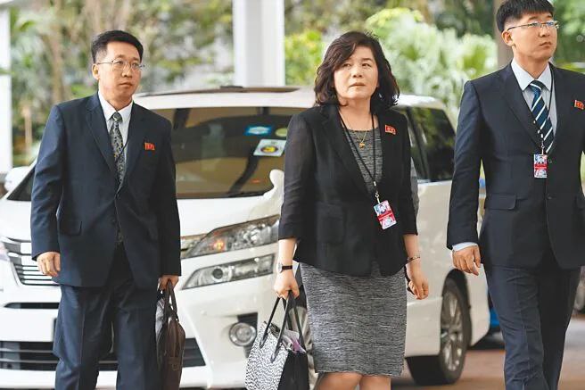 6. 崔善姬担任朝鲜外务相  可能为前总理崔永林养女据朝中社11日报道，朝鲜劳动党第八届五中全会扩大会议8日至10日在平壤举行，会上任命崔善姬为朝鲜外务相