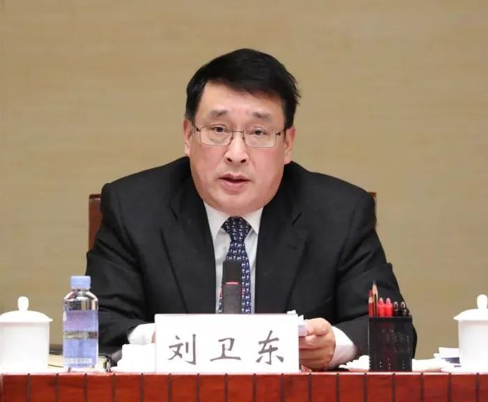 » 6、 中国兵器装备集团副总经理刘卫东倒台中央纪委国家监委网站2月12日消息，中国兵器装备集团有限公司党组成员、副总经理刘卫东涉嫌严重违纪违法，目前正接受中央纪委国家监委纪律审查和监察调查