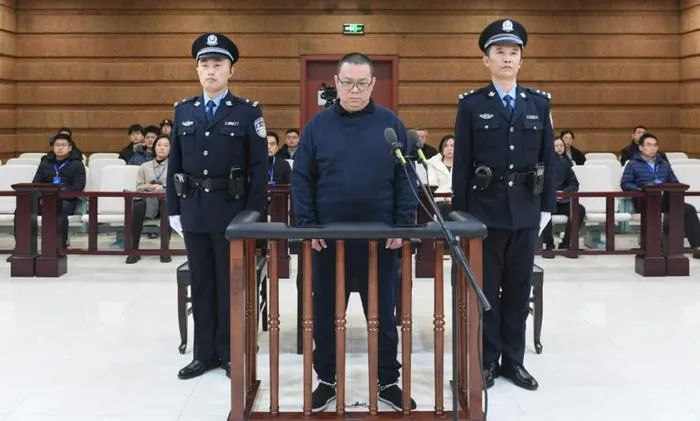 » 3、 华融总经理白天辉敛财11.08亿 二审死刑2月24日，天津市高级人民法院对中国华融国际控股有限公司原总经理白天辉受贿上诉案二审公开宣判，裁定驳回上诉，维持死刑判决，并依法报请最高人民法院核准