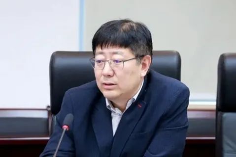 » 4. 芯片大基金反腐风暴 GP公司华芯投资副总裁任凯被带走调查财新从多名人士处获悉，9月15日上午，大基金管理人（GP）华芯投资管理有限责任公司副总裁任凯被有关部门带走调查
