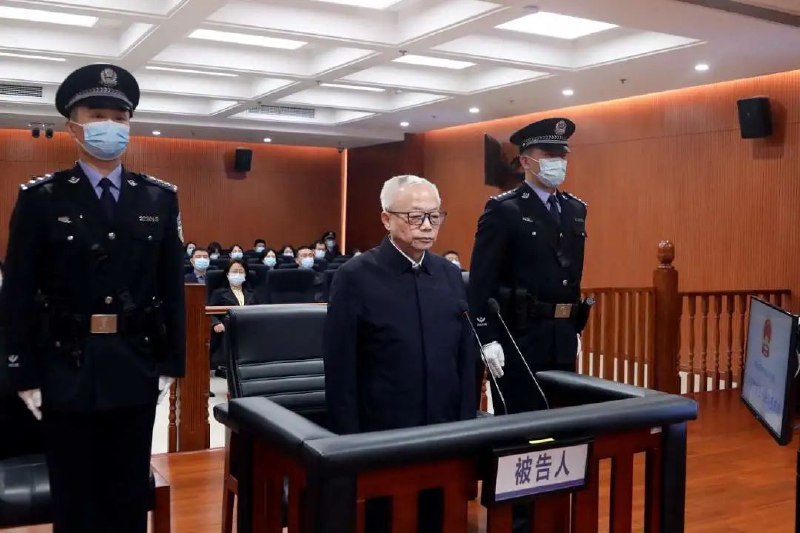 » 13. 国家网信办原副主任彭波一审从轻被刑14年2006年至2018年，被告人彭波利用担任中央外宣办网络新闻宣传局副局长、网络新闻协调局局长、网络新闻应急事务局局长、国家网信办专职副主任、中央防范和处理邪教问题领导小组办公室副主任等职务上的便利，以及职权或者地位形成的便利条件，为他人在促成诉讼和解、拓展网络业务、网络信息管理、违规办理土地转让手续等方面谋取利益，直接或者通过亲属非法收受他人财物共计折合人民币5464万余元