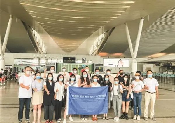 6. 浙江多地开启外贸“海外直送”，杭州首批企业包机赴东盟开拓市场8月25日，首批杭州外贸企业乘坐当地组织的包机抵达印尼雅加达，将参加8月31日至9月2日由杭州市政府在雅加达主办的中国（印尼）贸易博览会，开拓东盟市场