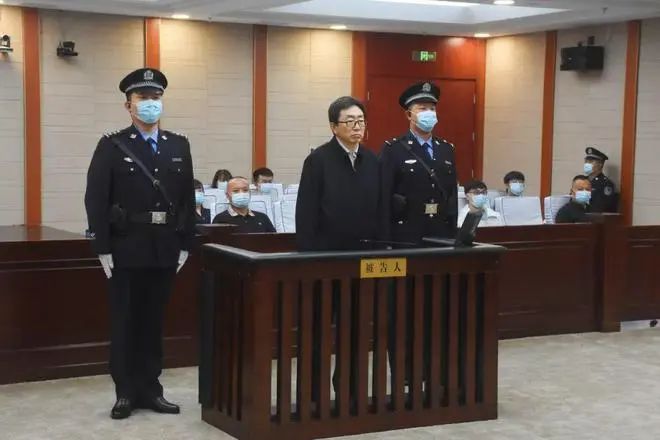 » 9. 受贿9765万余元，辽宁省人大常委会原副主任孙国相被判无期徒刑7月18日，河北省廊坊市中级人民法院一审公开宣判辽宁省人大常委会原党组副书记、副主任孙国相受贿案，对被告人孙国相以受贿罪判处无期徒刑，剥夺政治权利终身，并处没收个人全部财产；对孙国相受贿所得财物及其孳息依法予以追缴，上缴国库