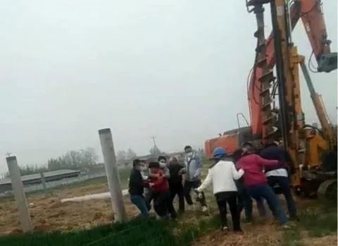 4. 河北百亩麦田因建光伏电站被强铲 官方：刑拘负责人，问责副县长等人经查，网络反映问题为行唐200MV光伏发电项目占地引起，该项目由新疆特变电工子公司行特新能源投资建设，是“农光互补”项目，2020年9月30日取得备案证（冀发改政务备字〔2020〕210号）