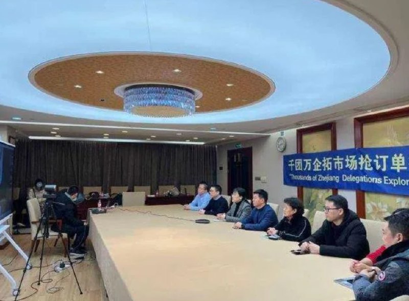 » 6. 浙江商务部门带队出国 将组织超1万家企业出国参加经贸活动12月3日，浙江启动了“千团万企拓市场抢订单行动”