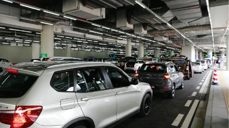» 2. 港珠澳大桥车辆通行创单日新高 9080辆珠海边检总站港珠澳大桥边检站发布信息，28日港珠澳大桥珠海公路口岸迎来出入境车辆高峰，单日验放量达9080辆次，为开通以来单日最高