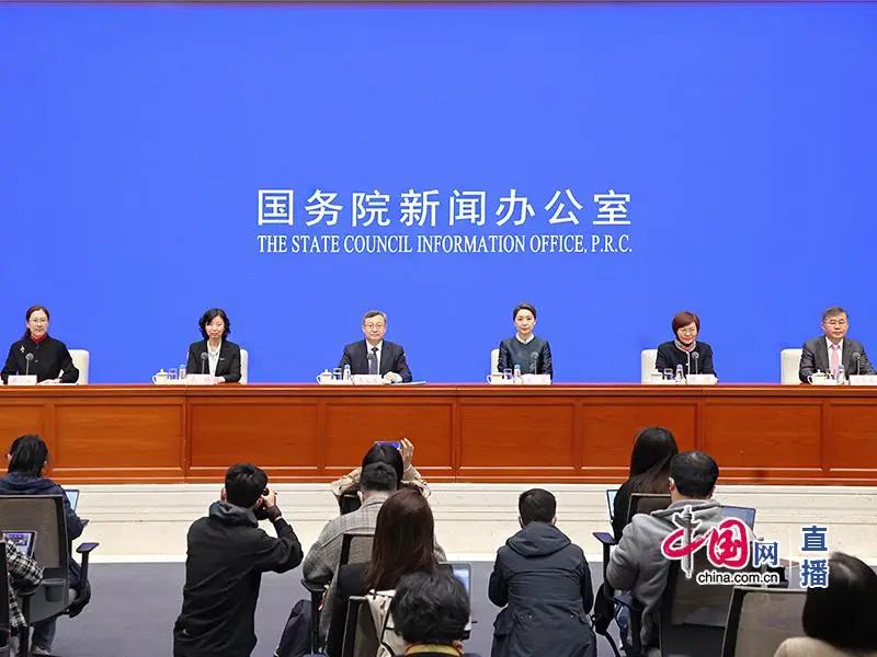 » 4. 连续第二个月 人民币取代美元成俄罗斯交易量最大外币4月4日，彭博根据莫斯科证券交易所每日交易报告汇编的数据显示，人民币在2月份的交易量首次超过美元，两者差额在3月份变的更为明显