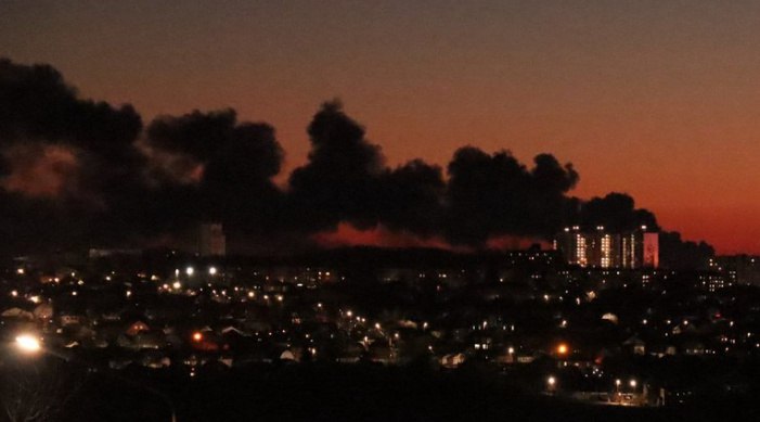 » 9. 俄军用机场爆炸系乌克兰无人机袭击  3名俄军人死亡俄罗斯国防部当地时间5日宣布，基辅政权对俄罗斯空天军机场的袭击造成3名俄军人死亡，另有4人受伤