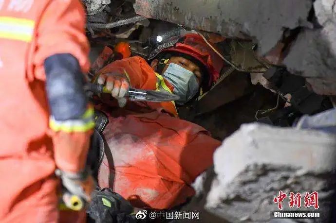 11. 长沙通报居民自建房倒塌事故情况：房屋内23人被困，39人失联4月30日，长沙市举行新闻发布会，通报望城区“4·29”居民自建房倒塌事故相关情况