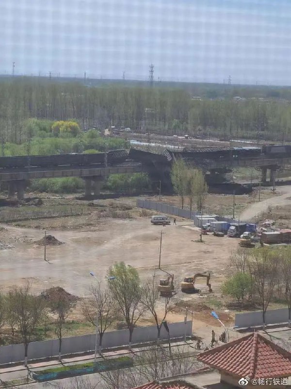 7. 煤炭专线大秦铁路发生火车碰撞，数节车厢脱轨4月14日下午1点左右，大秦铁路途经天津市蓟州区的铁路段，两辆火车发生碰撞