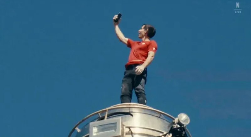 » 九、 亚历克斯·霍诺德成功徒手攀爬508米高台北101大厦美国徒手攀岩运动员亚历克斯·霍诺德1月25日成功挑战徒手攀爬508米的台北101，耗时约1小时31分钟