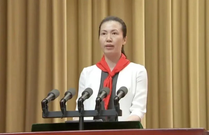 » 14. 女排原副队长周苏红，已任浙江团省委书记周苏红出生于1979年4月，在职研究生，中共党员，1994年2月参加工作