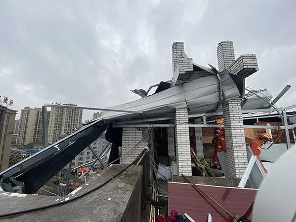 10. 重庆风雹灾害已致6898人受灾，局地风力高达11级大足区、潼南区、荣昌区、铜梁区、永川区、南川区、长寿区等7个区及万盛经开区的60个雨量站达暴雨，最大雨量76.6毫米（万盛经开区），最大小时雨量44.5毫米（大足区新田村，12日0时）