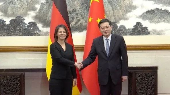 » 3. 对华强硬的德国外长访华，首站在天津参观德企 more…外交部发言人汪文斌主持4月14日的例行记者会